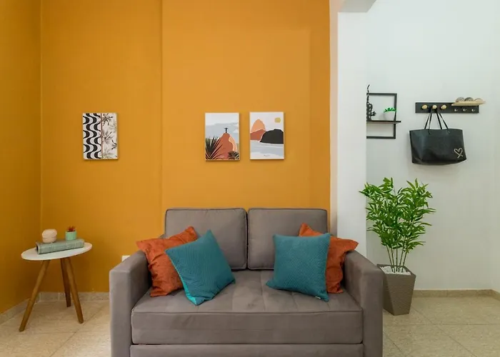 Conforto E Relax, Caminhando Para A Praia De Copacabana, Quarto E Sala, Completo, Com Wi Fi, Cozinha, Ar Condicionado
