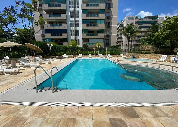Apto de frente para a praia com vista pra lagoa