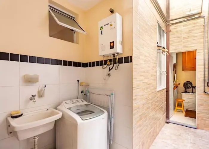 Quarto Em Casa De Vila Em Botafogo, Rio De Janeiro, Brasil