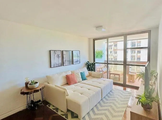 Lindo Apartamento na Praia da Barra - Amplo e Confortável!