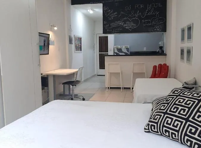 Apt Copacabana quadra da praia 804