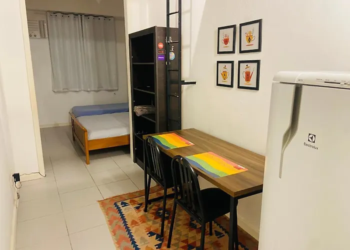 STUDIO COMPLETO na praia de COPACABANA, perto Ipanema Gal Osório, com ar, wifi, netflix, até 3 pessoas, pauloangerami SF138