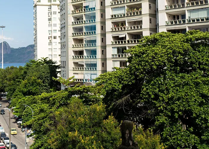 11 FLA, em frente a Praia do Flamengo, novo, confortável, prático