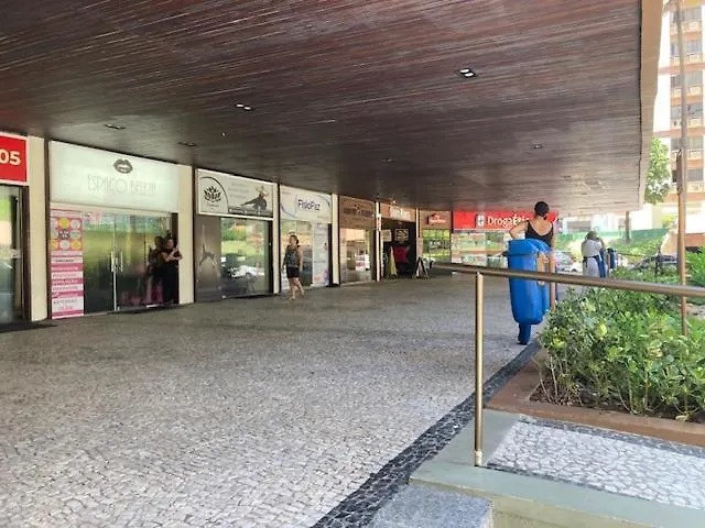 Lindo apto de 2 quartos e 2 banheiros sociais no Barramares com comércio próximo, piscina aquecida, quadras, parquinhos, brinquedoteca, empréstimo de cadeiras e barracas de praia, condomínio em frente à praia, apartamento limpíssimo, equipado, tudo n