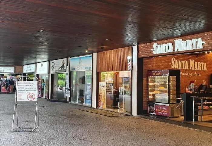 Lindo apto de 2 quartos e 2 banheiros sociais no Barramares com comércio próximo, piscina aquecida, quadras, parquinhos, brinquedoteca, empréstimo de cadeiras e barracas de praia, condomínio em frente à praia, apartamento limpíssimo, equipado, tudo n