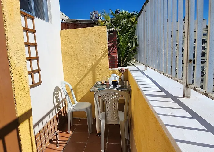 Lindo Flat em Cobertura ao lado da Praia do Posto 6