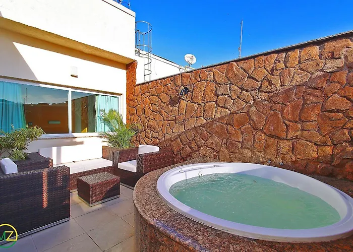 Linda cobertura com jaccuzzi e terraço