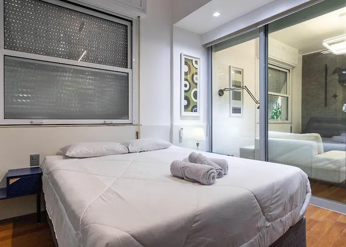 Apt charmoso completo com ar condicionado no Leblon