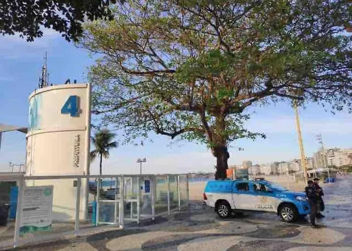 Amplo Quarto privado em casa compartilhada - Copacabana a 500m da praia