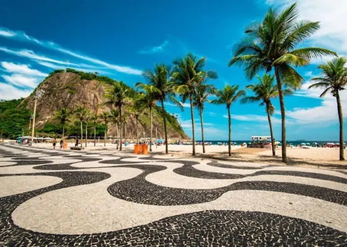Em frente a Praia