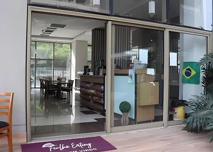 FLAT VPM - Cozinha, Varanda, Ar Cond, Estacionamento, Cama Queen, Vista Incrível, 400mb Wi-fi, TV Smart, Serviços de Streaming, Ducha Forte, Próximo a Barra da Tijuca e Recreio, 10min de carro da Praia