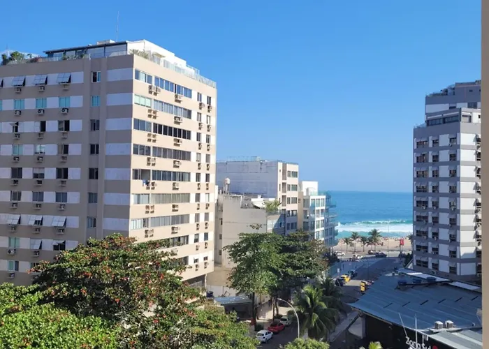 Cobertura duplex quadra praia quarto privativo