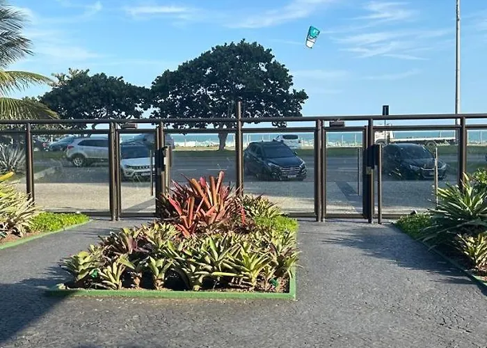Lindo Apto No Melhor Lugar Da Barra Da Tijuca! Com Uma Vista De Tirar O Folego, Frente Para O Mar! Totalmente Equipado E Decorado Ao Lado Dos Melhores Hoteis E Quiosques Da Barra! Portaria 24H, Piscina, Sauna, Jacuzzi, Academia, Garagem, Wi-Fi, Lavan
