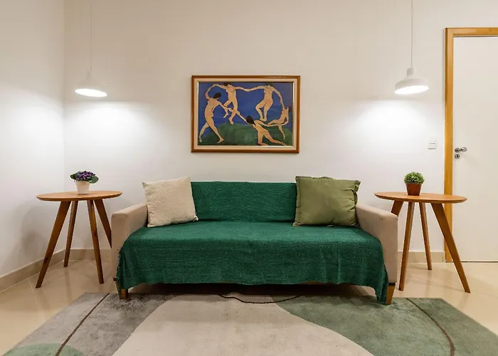 Novo. Vista Lateral Para A Praia, 2 Ou 3 Quartos, Wi Fi, Cozinha Completa E Ar.