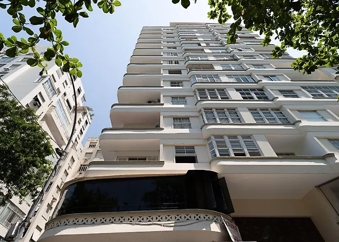 em Copacabana com Varanda 2 quartos