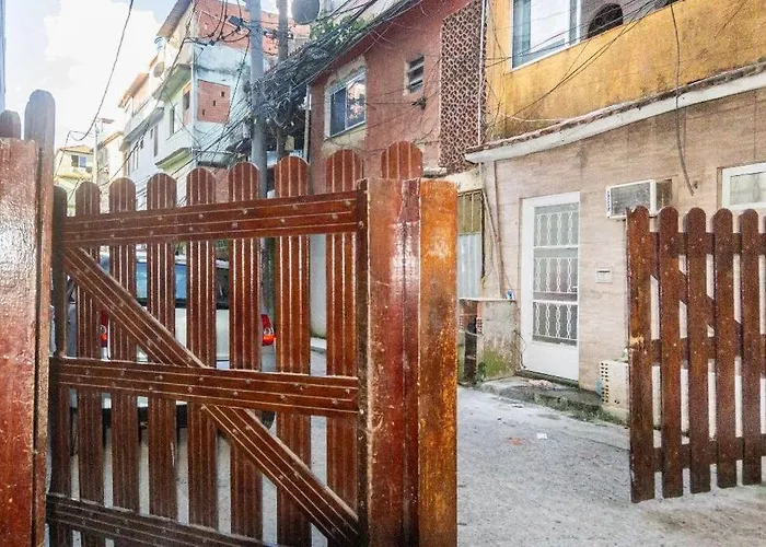 Casa Rosa A Uma Quadra Da Praia