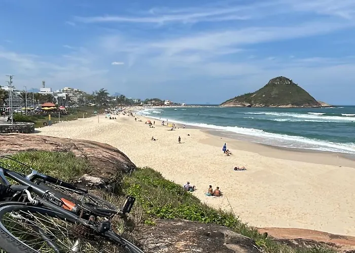 Apartamento Moderno na Praia com Home Office Ideal