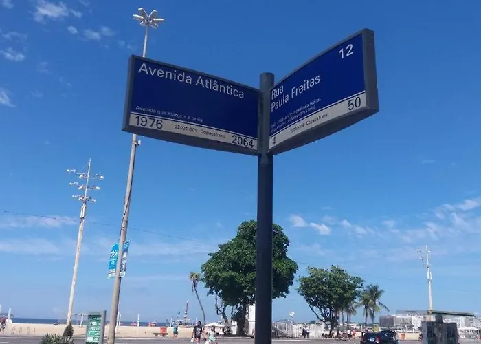 Amplo e Bem Iluminado 4 Suítes a 100m da Praia de Copacabana