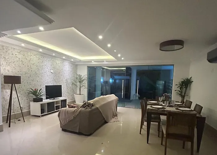 LINDA CASA EM CONDOMINIO de LUXO PERTO DA PRAINHA