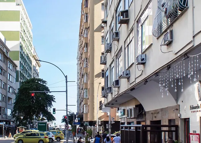 Studio completo na praia de Copacabana com ar, wifi, netflix, até 4 pessoas, FUNDOS CLARO E SILENCIOSO, pauloangerami PJ135