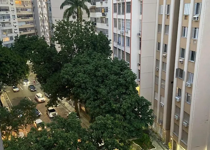 Quarto em apto no Flamengo