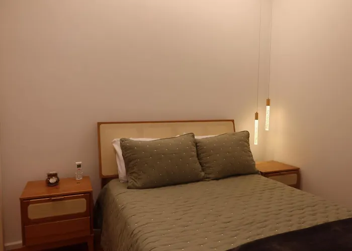 MELHOR APTO SALA E 2 QUARTOS NA QUADRA de COPACABANA