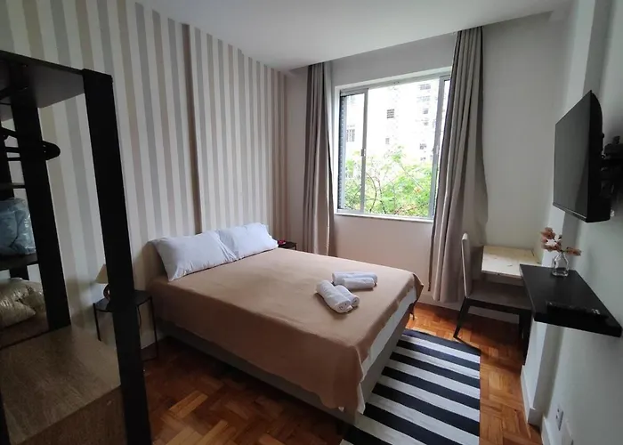 Confortavel E Funcional - Ideal Para Casal E Familia No Melhor Quarteirao De Copa Rj- Wi Fi - 2 Banheiros Completos - 2 Tvs E 2 Ar Cond Com Garagem