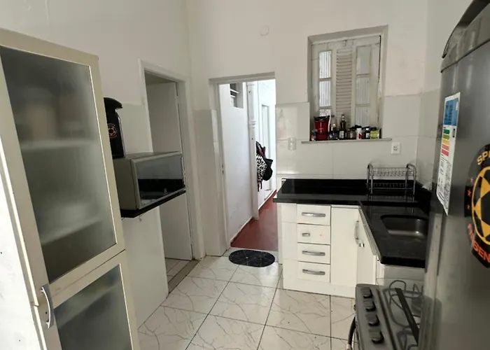 Quarto Copacabana próximo à praia e metro