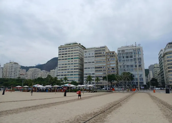 quarto em frente a praia com banheiro privativo em um apartamento compartilhador - oom with private bathroom in a shared apartment
