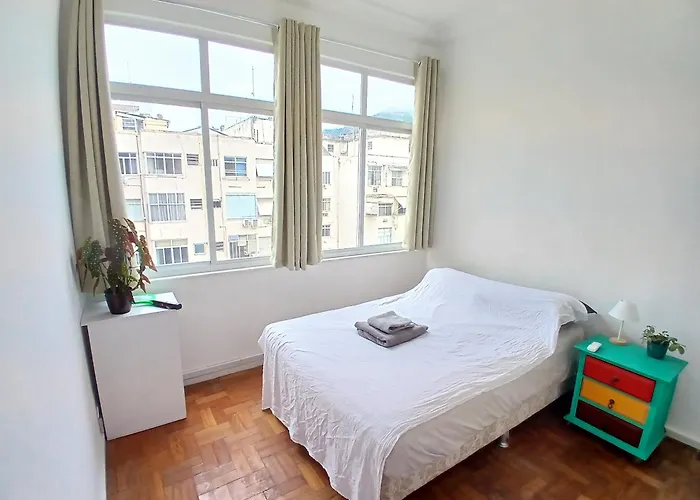 quarto em frente a praia com banheiro privativo em um apartamento compartilhador - oom with private bathroom in a shared apartment