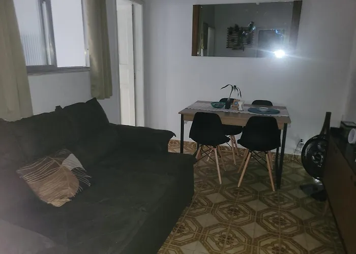 Quarto casal e outros espaços compartilhados próx ao estádio do Vasco