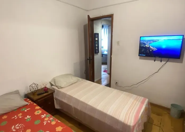 Quarto em apto no Flamengo