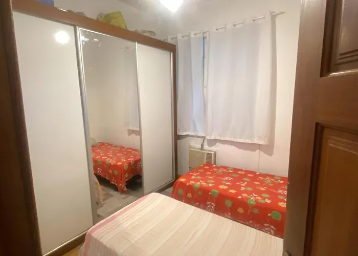 Quarto em apto no Flamengo