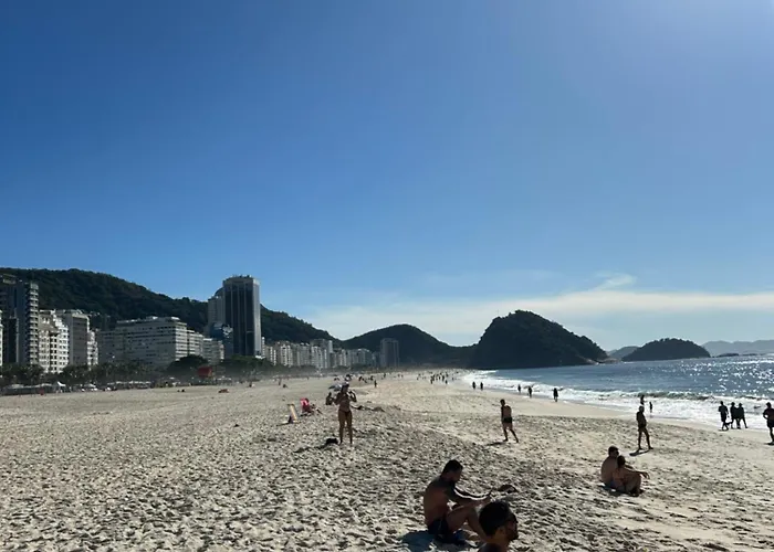 à 3 minutos do palco principal do Revéillon de Copacabana