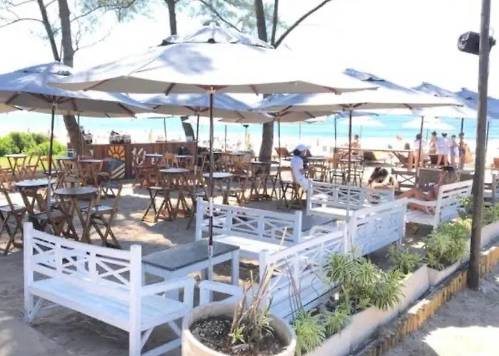 Apt prático e aconchegante perto das praias