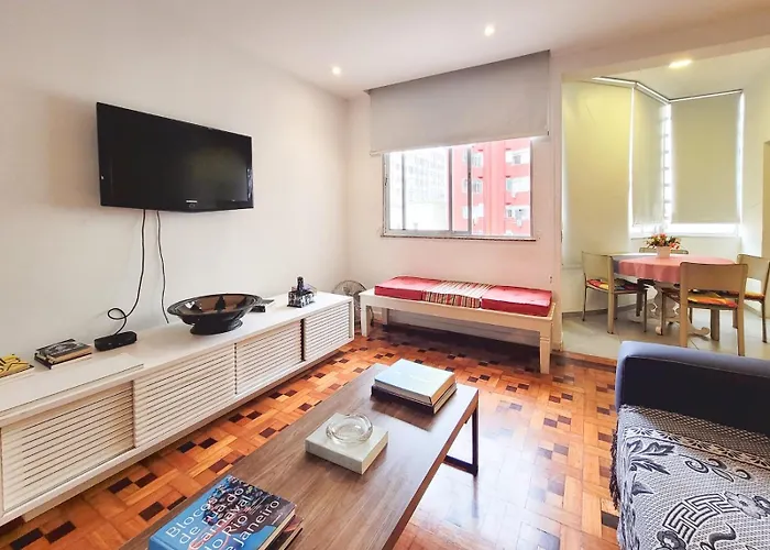 Apartamento no coração de Copacabana - Localização privilegiada - 50 metros da praia
