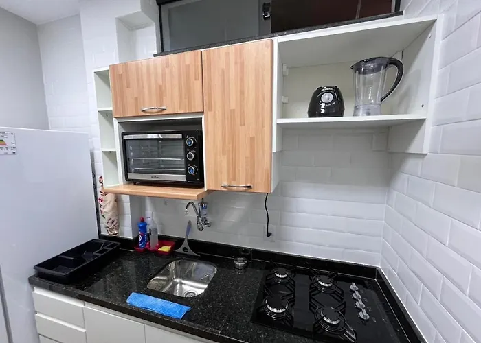 Quarto e sala com varanda