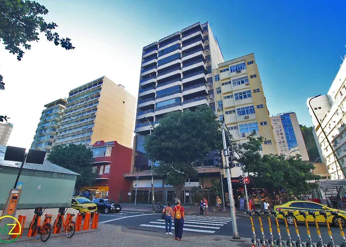 Incrível sala e quarto com varanda em Ipanema