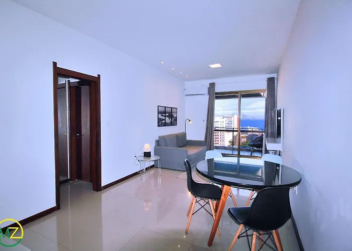 Incrível sala e quarto com varanda em Ipanema