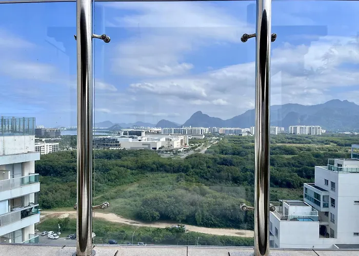 Suíte com jardim e piscina na Barra RJ Rio de Janeiro, Brasil