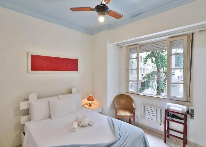 Lindo apartamento 2 Quartos a 50m da praia de Copacabana