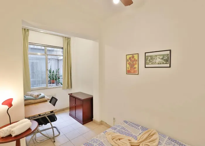 Lindo apartamento 2 Quartos a 50m da praia de Copacabana