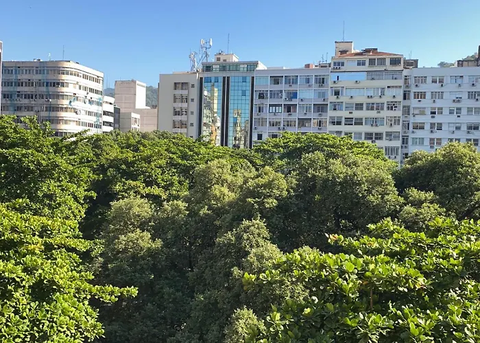 na quadra da praia