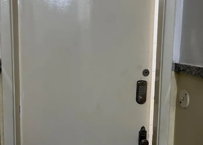 Apartamento/Studio encantador no Posto 6 em Copa.