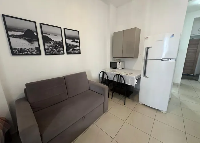 STUDIO com entrada na Av Atlântica praia de Copacabana, próximo de Ipanema, ar , Wi-Fi e Netflix, pauloangerami AA3806 Rio de Janeiro, Brasil