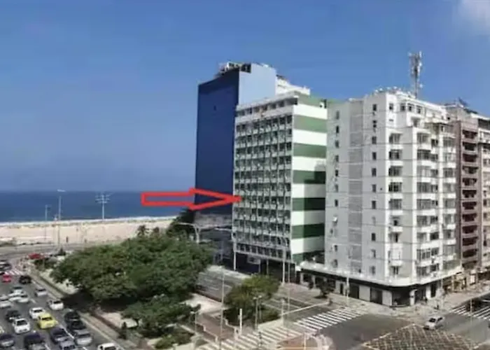 Copacabana pé na areia esquina com Avenida Atlântica