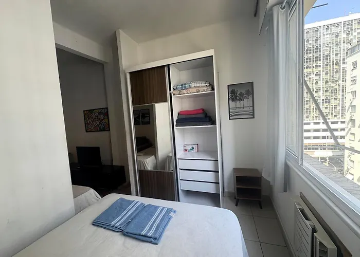 Studio completo ENTRADA pela PRAIA DE COPACABANA, com ar, wifi, netflix, até 4 pessoas, pauloangerami AA3806