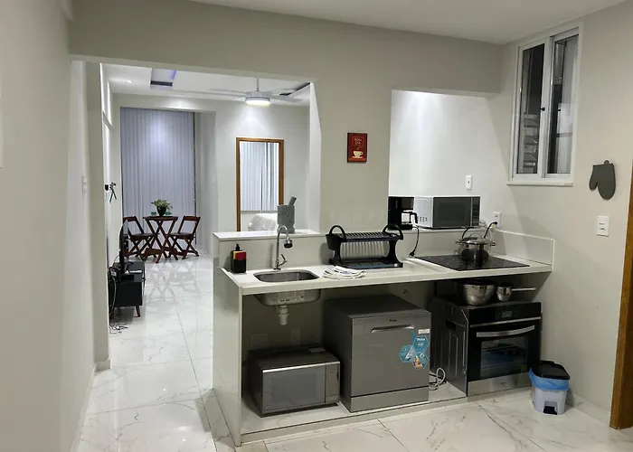 Apartamento espaçoso de 1 quarto em Copacabana
