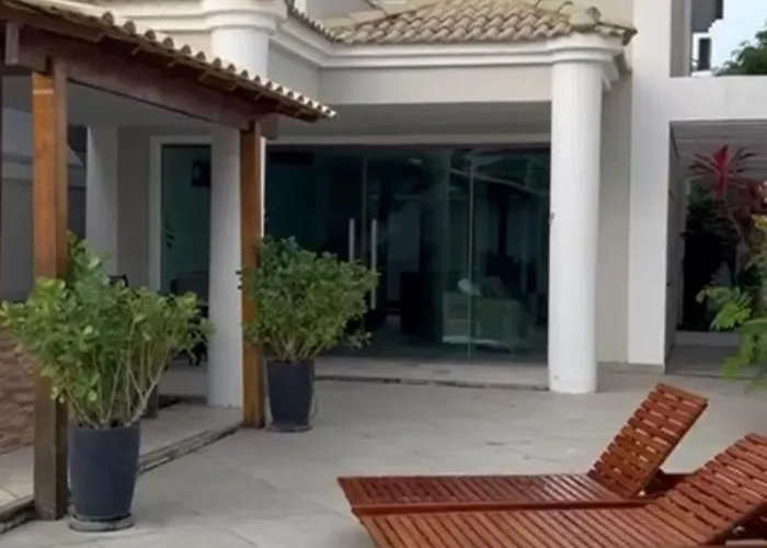 LINDA CASA EM CONDOMINIO de LUXO PERTO DA PRAINHA