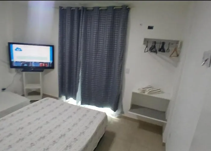 Apt com Varanda 2 qdras Praia Pontal